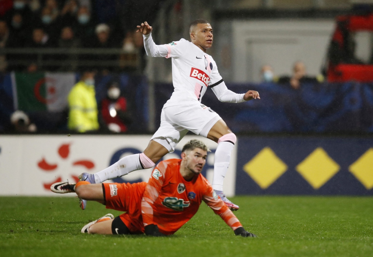 Mbappe lập hat-trick, PSG khởi đầu năm 2022 bằng trận thắng tưng bừng